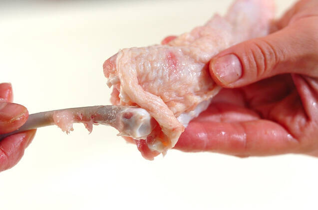 鶏手羽先のポテト詰めの作り方の手順1