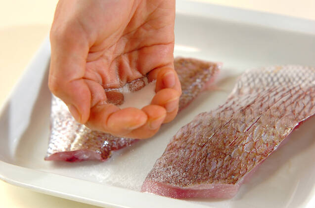 切り身で！ふっくら鯛の塩焼きの作り方の手順1