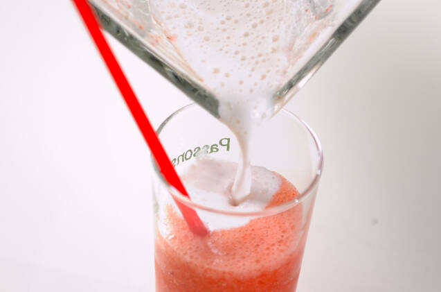 イチゴ・ラテの作り方の手順3