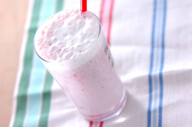 いちごラテが入っているグラス