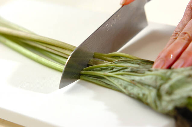 フキの豚肉巻き炒め煮の作り方の手順1