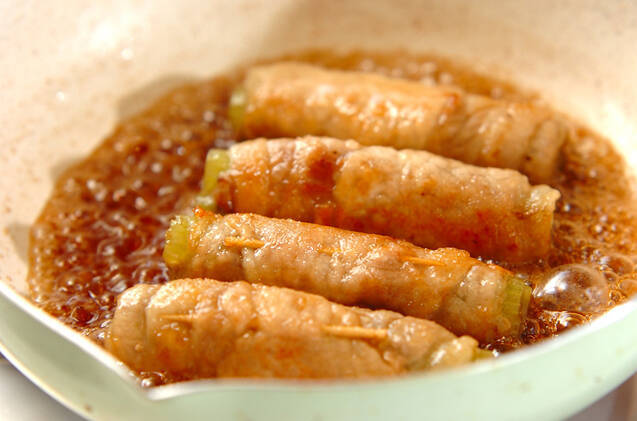 フキの豚肉巻き炒め煮の作り方の手順7