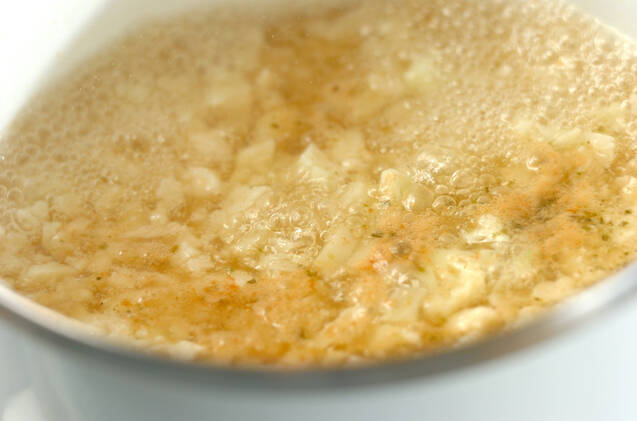 カリフラワーのバジルスープの作り方の手順2