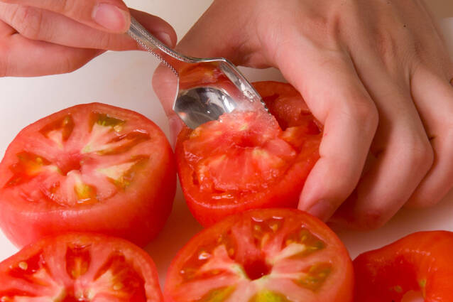 カップトマトサラダの作り方の手順1