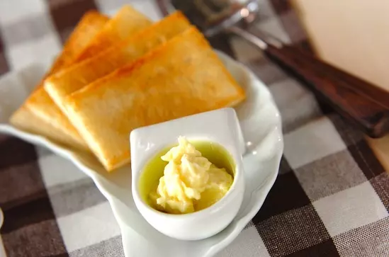 トースト 簡単ガーリックバター レシピ 作り方 E レシピ 料理のプロが作る簡単レシピ トースト 簡単ガーリックバター レシピ 作り方 E レシピ 料理のプロが作る簡単レシピ