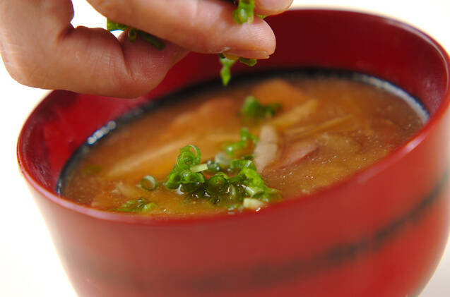 ゴボウとソーセージのみそ汁の作り方の手順4