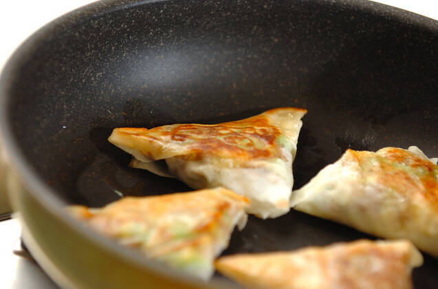 トロ～りチーズの納豆アボカド春巻きの作り方の手順4