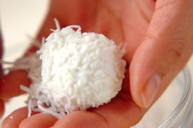 ココナッツ揚げ団子の作り方の手順3