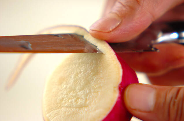 こっくり甘い！サツマイモのバター煮の作り方の手順1