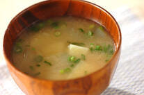 ジャガイモと玉ネギのみそ汁