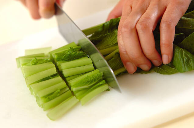 小松菜のクリーム煮の作り方の手順1