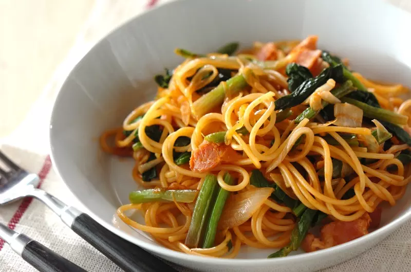 ホウレン草のケチャップパスタ レシピ 作り方 E レシピ 料理のプロが作る簡単レシピ