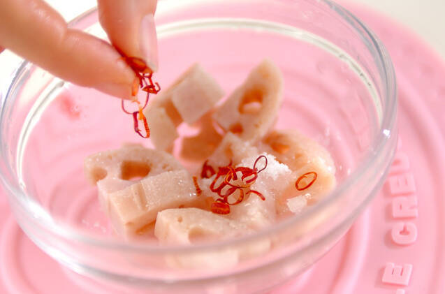 レンコンの甘酢漬けの作り方の手順2