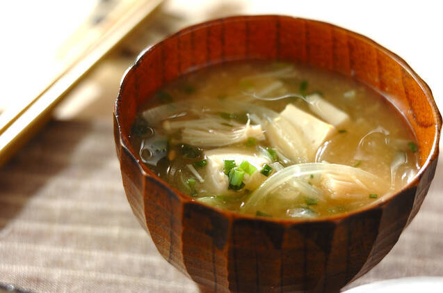 エノキと玉ネギの合わせみそ汁