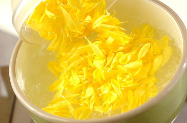 季節の菊花炊き込みおこわの作り方の手順5