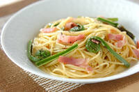 コゴミとベーコンのペペロンチーノ