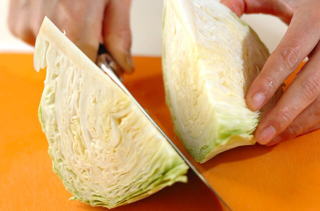 キャベツとゆで豚の塩煮の作り方の手順2