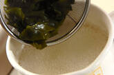 ワカメと卵のスープの作り方2