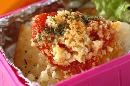 ハッシュドポテトのトマトチーズ焼き