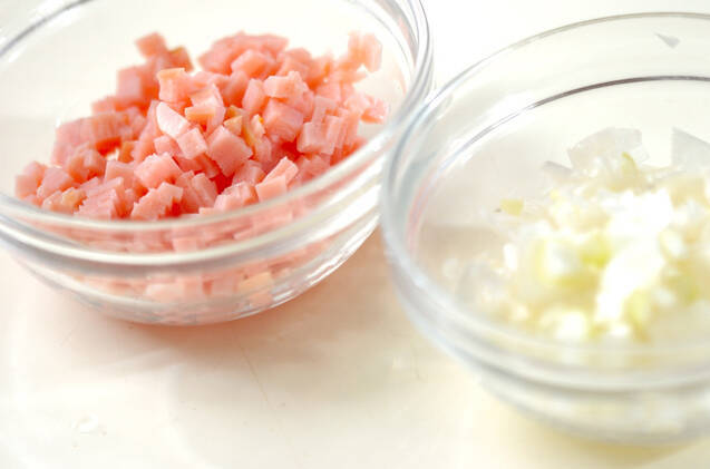 卵白とハムのスープの作り方の手順2