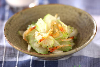 セロリと桜エビの炒め物