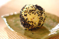 サツマイモのゴマ団子