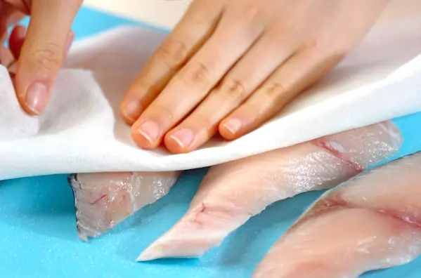 冷凍で作り置き　サワラの西京漬けの下準備2