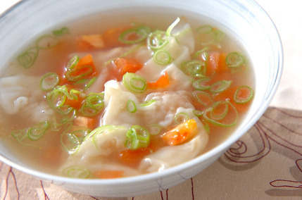 トマトワンタンスープ
