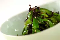 簡単副菜！ピーマンの塩昆布炒め