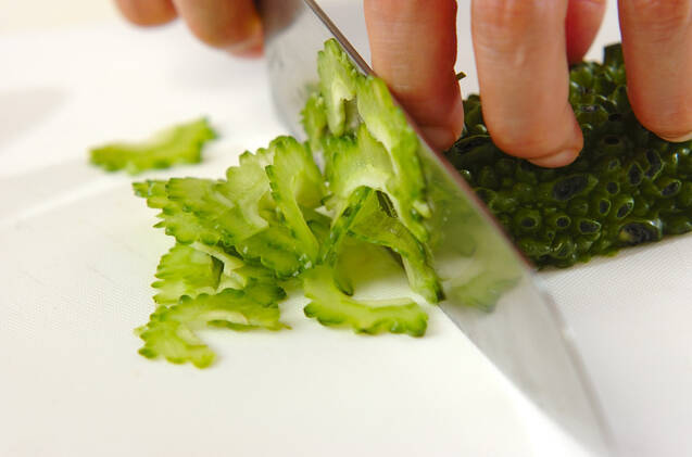 ゴーヤとタコの梅肉和えの作り方の手順1