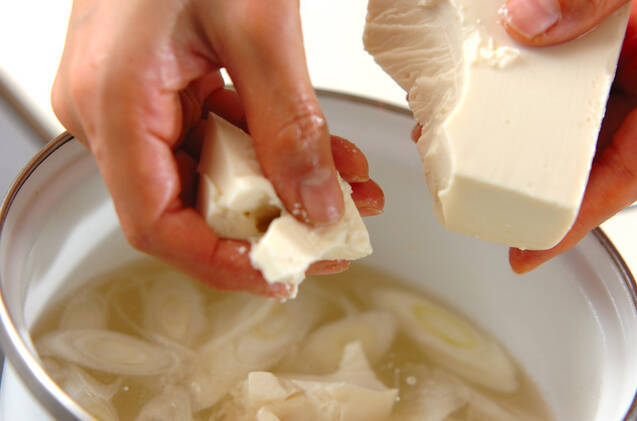 くずし豆腐ともずくのスープの作り方の手順3