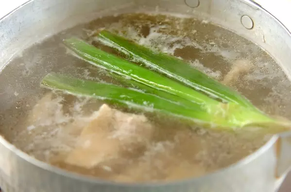 鶏の水炊きの下準備1