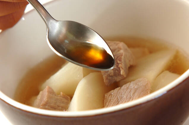 豚バラとカブのスープの作り方の手順3