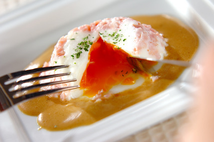 ボイルドエッグ・カレー風味