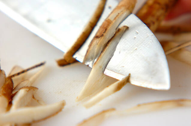 塩辛クリームパスタの作り方の手順1