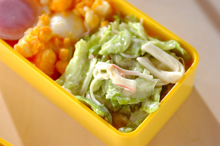 塩もみキャベツとカニカマのサラダ