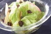 リンゴとレタスのサラダ