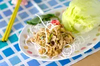 豚肉のレタス包み