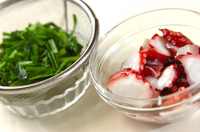 ニラとタコの酢みそ和えの作り方の手順1