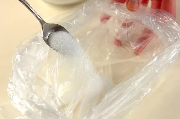 懐かしい給食の揚げパンの下準備3