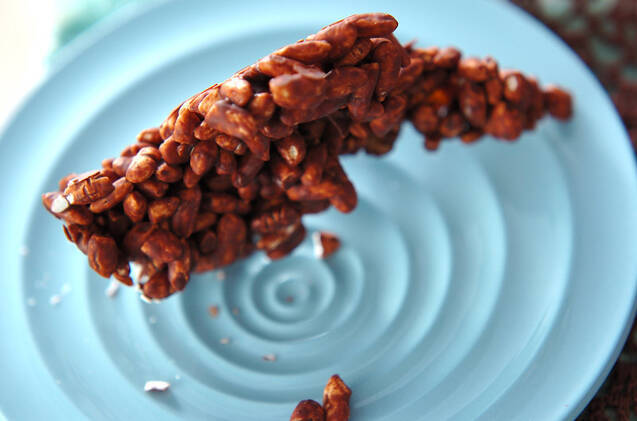 ポン菓子でサクサク！簡単ライスチョコ