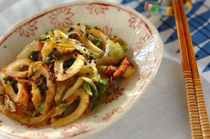 葉も使って色鮮やかに！セロリのきんぴら