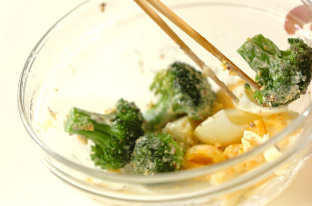 ゆで卵とブロッコリーのサラダの作り方の手順2