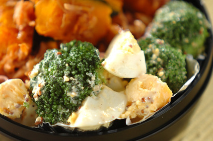 ゆで卵とブロッコリーのサラダ