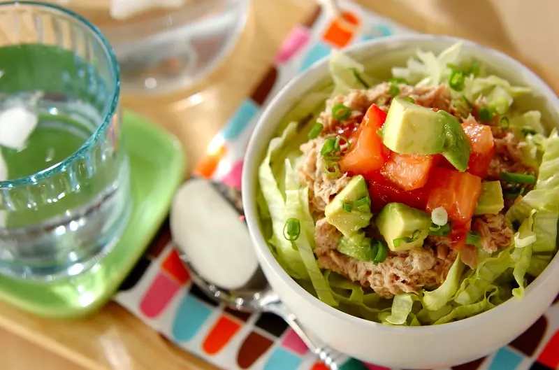 アボカドとツナの丼 レシピ 作り方 E レシピ 料理のプロが作る簡単レシピ