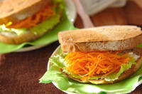 キャロットラペのサンドイッチ