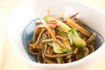 ゼンマイピリ辛炒め