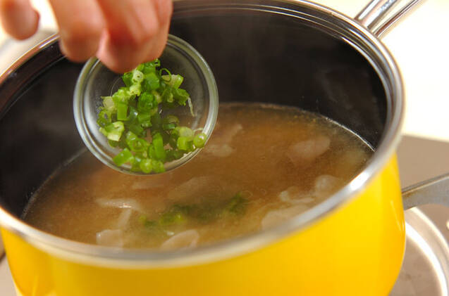 豚肉と里芋のみそ汁の作り方の手順4