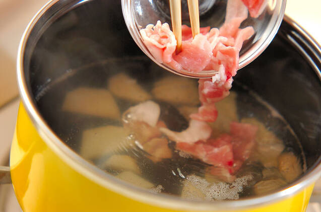 豚肉と里芋のみそ汁の作り方の手順3