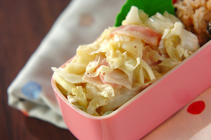 キャベツとベーコンのレンジ蒸し